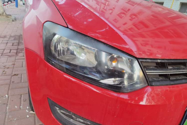 Used Volkswagen Polo 2011 1.6L Manual ZhiShang Edition Right Front Headlight