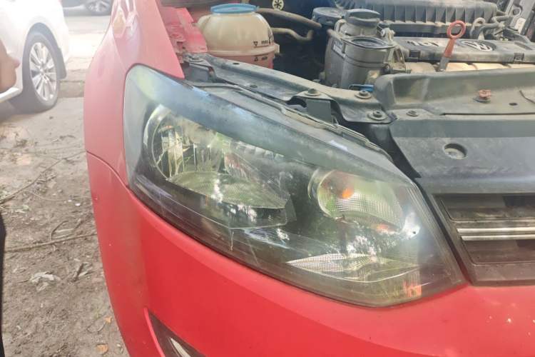Used Volkswagen Polo 2011 1.6L Manual ZhiShang Edition Right Front Headlight