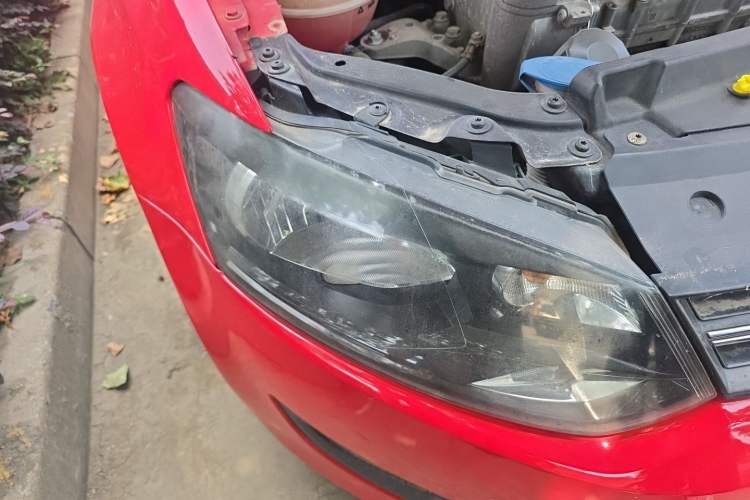 Used Volkswagen Polo 2011 1.6L Automatic ZhiShang Version Right Front Headlight
