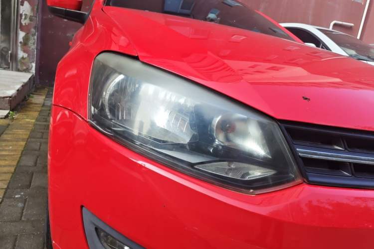 Used Volkswagen Polo 2011 1.6L Automatic ZhiShang Version Right Front Headlight