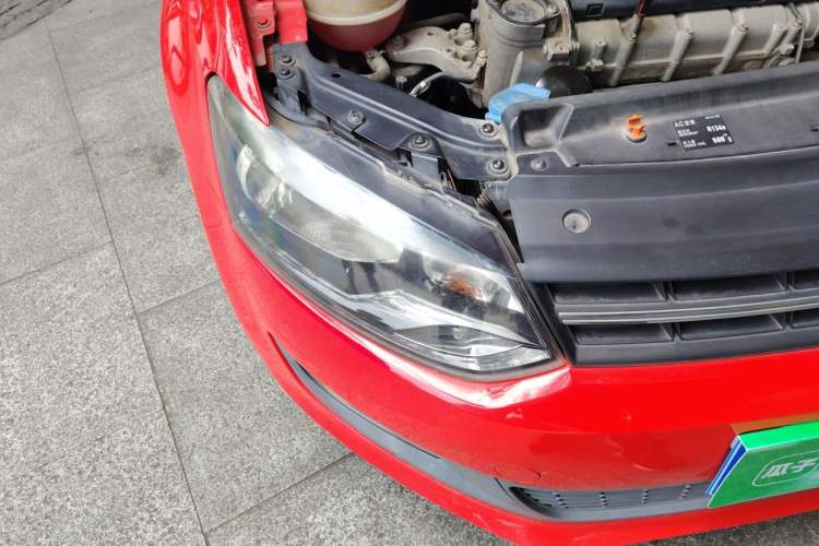 Used Volkswagen Polo 2011 1.6L Automatic ZhiShang Version Right Front Headlight