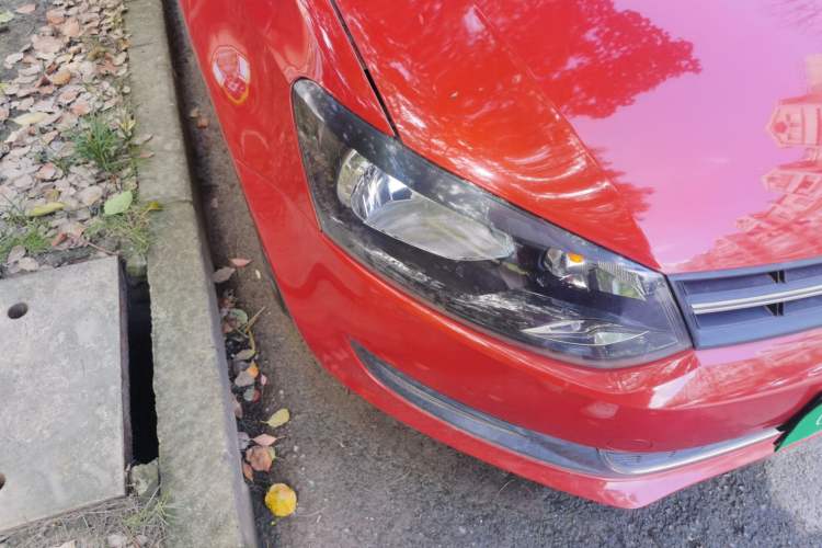 Used Volkswagen Polo 2011 1.6L Automatic ZhiShang Version Right Front Headlight
