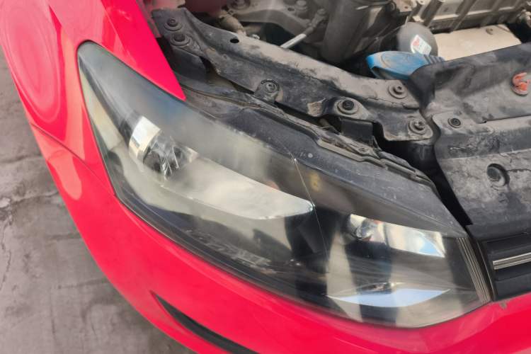 Used Volkswagen Polo 2011 1.6L Manual ZhiShang Edition Right Front Headlight