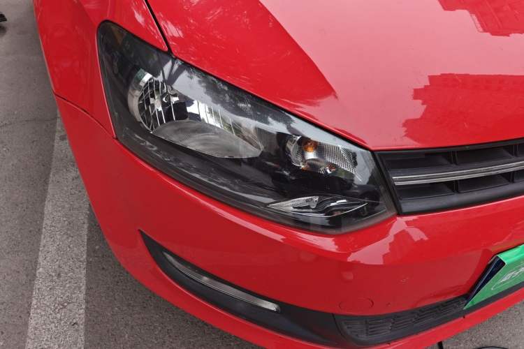 Used Volkswagen Polo 2011 1.4L Automatic ZhiShang Version Right Front Headlight