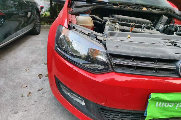 Used Volkswagen Polo 2011 1.6L Automatic ZhiShang Version Right Front Headlight