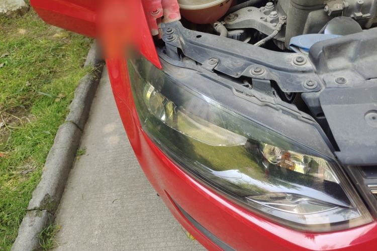 Used Volkswagen Polo 2011 1.6L Automatic ZhiShang Version Right Front Headlight