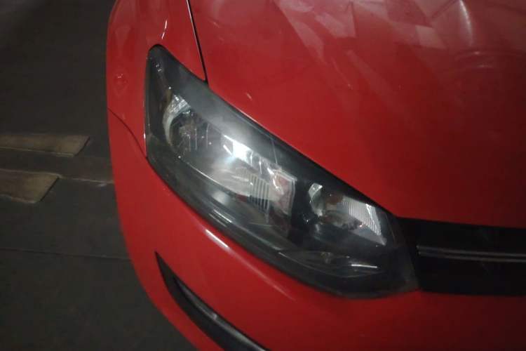Used Volkswagen Polo 2011 1.6L Automatic ZhiShang Version Right Front Headlight