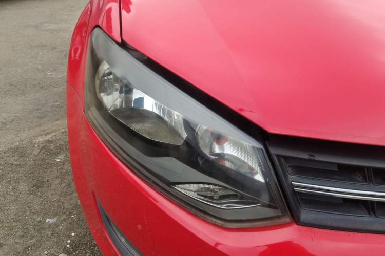 Used Volkswagen Polo 2011 1.6L Automatic ZhiShang Version Right Front Headlight