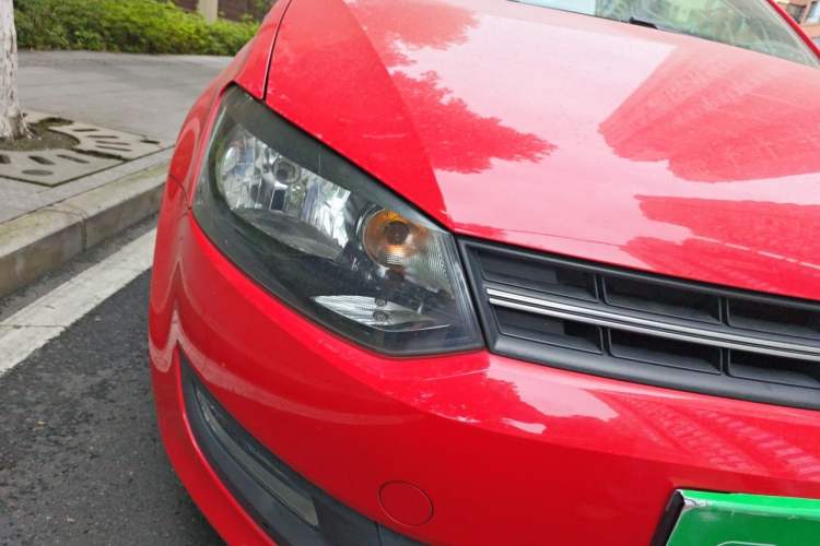 Used Volkswagen Polo 2011 1.6L Automatic ZhiShang Version Right Front Headlight