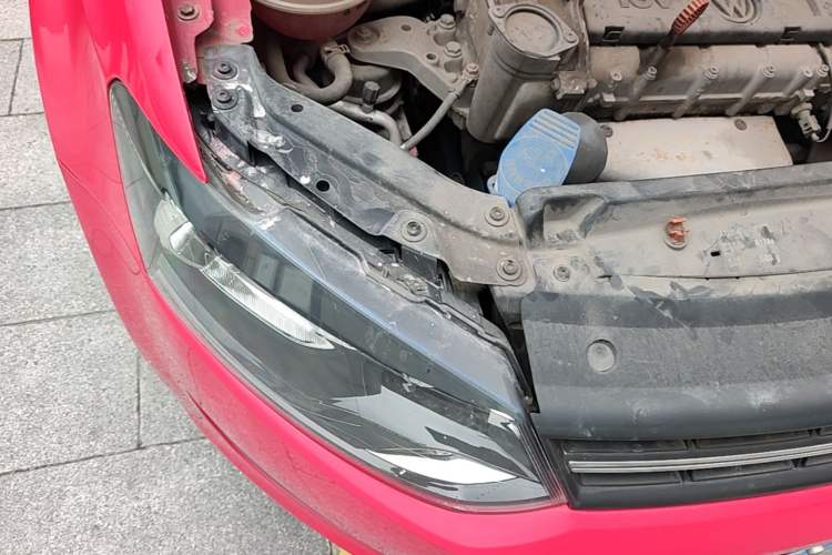 Used Volkswagen Polo 2011 1.6L Automatic ZhiShang Version Right Front Headlight