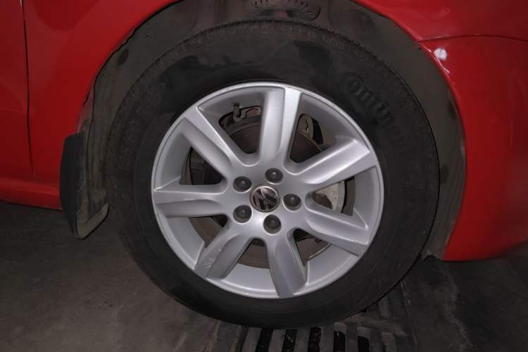 Used Volkswagen Polo 2011 1.4L Automatic ZhiCool Edition Right Front Wheel Hub