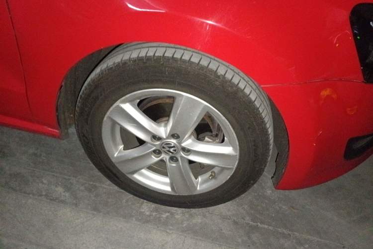 Used Volkswagen Polo 2011 1.4L Automatic ZhiShang Version Right Front Wheel Hub