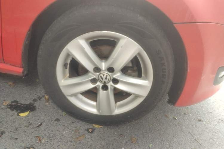 Used Volkswagen Polo 2011 1.4L Manual ZhiShang Edition Right Front Wheel Hub
