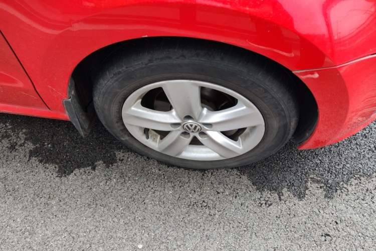 Used Volkswagen Polo 2011 1.6L Automatic ZhiShang Version Right Front Wheel Hub