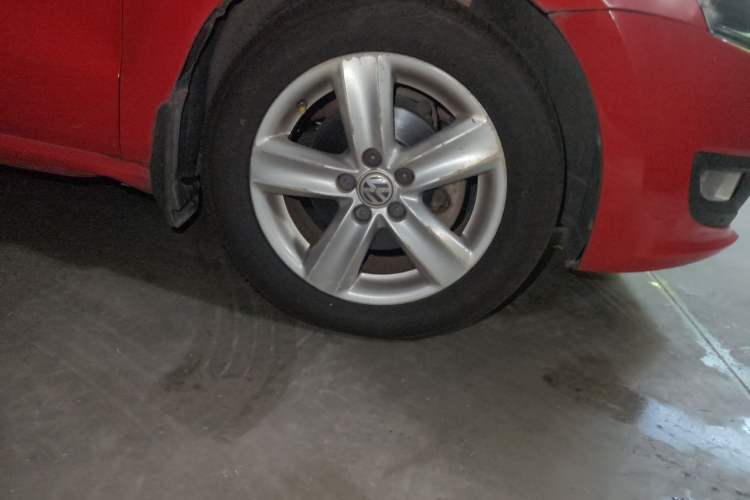 Used Volkswagen Polo 2011 1.4L Automatic ZhiShang Version Right Front Wheel Hub