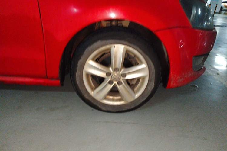 Used Volkswagen Polo 2011 1.6L Manual ZhiShang Edition Right Front Wheel Hub