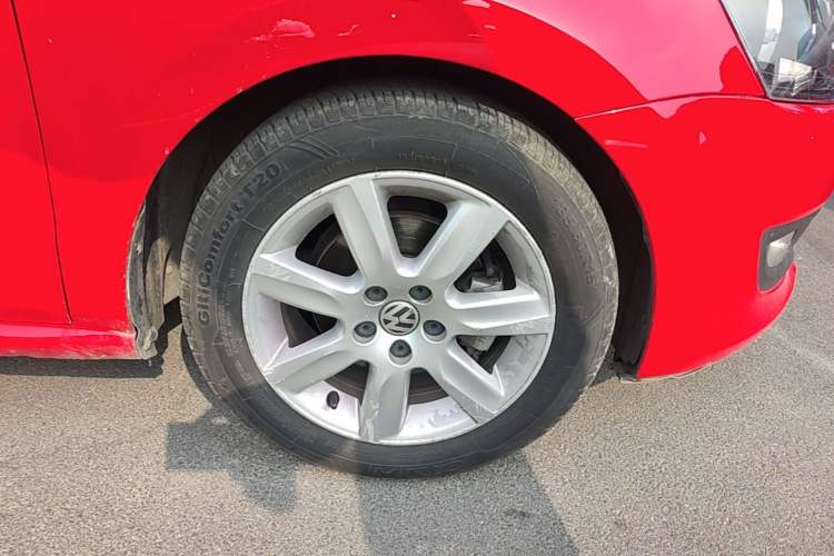Used Volkswagen Polo 2011 1.6L Automatic ZhiKu Edition Right Front Wheel Hub