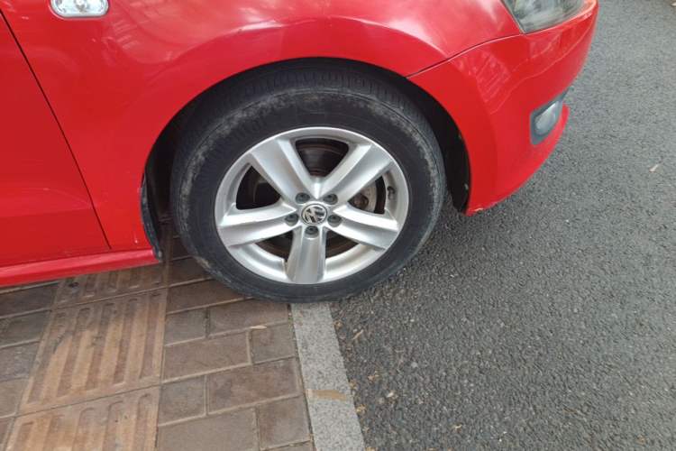 Used Volkswagen Polo 2011 1.6L Automatic ZhiShang Version Right Front Wheel Hub
