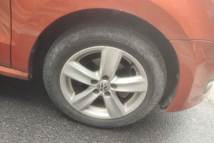 Used Volkswagen Polo 2011 1.4L Automatic ZhiShang Version Right Front Wheel Hub