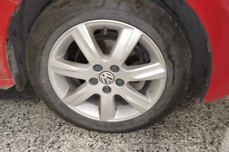 Used Volkswagen Polo 2011 1.4L Automatic ZhiCool Edition Right Front Wheel Hub