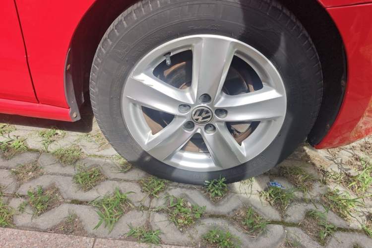 Used Volkswagen Polo 2011 1.4L Manual ZhiShang Edition Right Front Wheel Hub