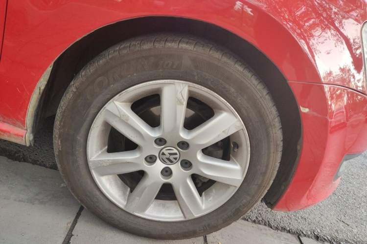 Used Volkswagen Polo 2011 1.6L Automatic ZhiKu Edition Right Front Wheel Hub