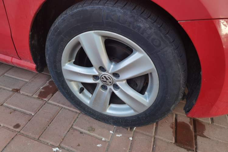 Used Volkswagen Polo 2011 1.6L Manual ZhiShang Edition Right Front Wheel Hub