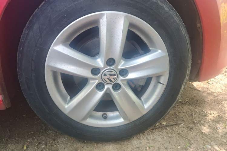 Used Volkswagen Polo 2011 1.6L Manual ZhiShang Edition Right Front Wheel Hub