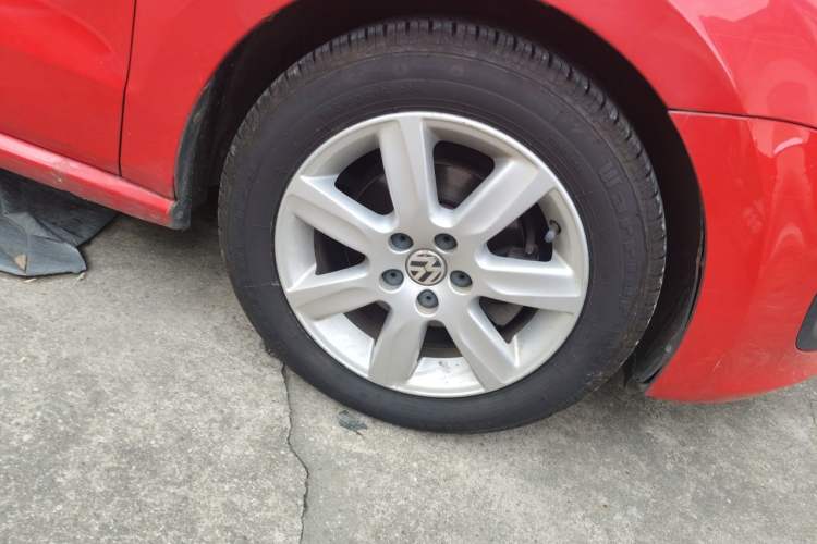 Used Volkswagen Polo 2011 1.6L Automatic ZhiShang Version Right Front Wheel Hub