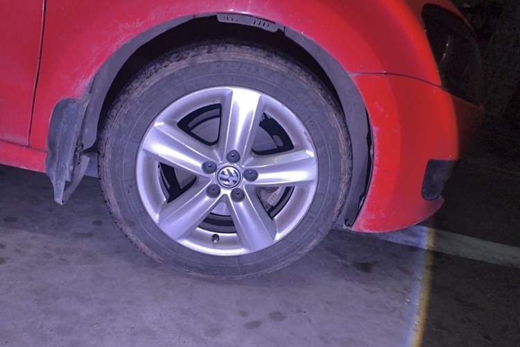 Used Volkswagen Polo 2011 1.6L Automatic ZhiShang Version Right Front Wheel Hub
