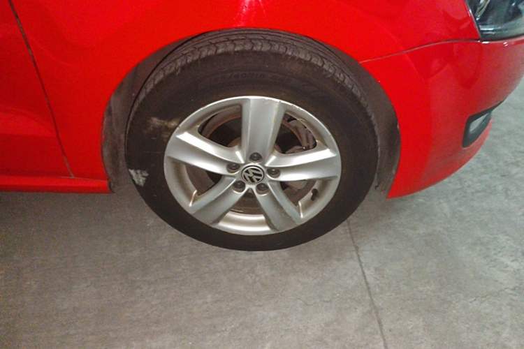 Used Volkswagen Polo 2011 1.4L Automatic ZhiShang Version Right Front Wheel Hub