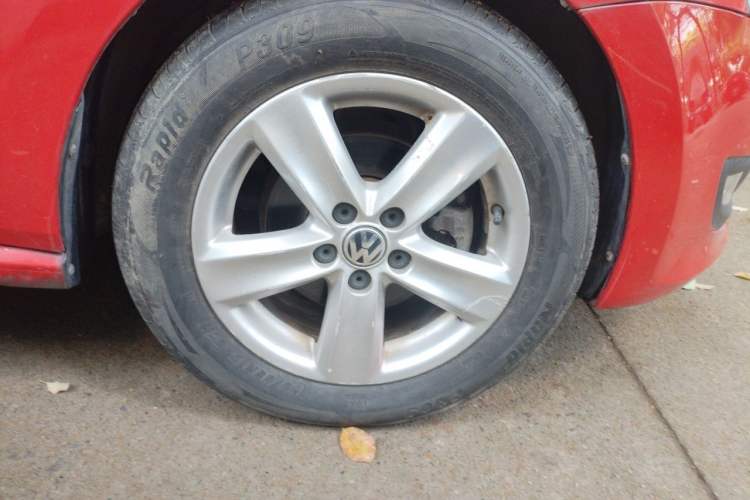 Used Volkswagen Polo 2011 1.6L Automatic ZhiShang Version Right Front Wheel Hub