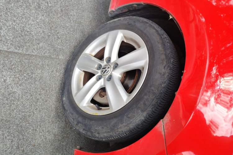 Used Volkswagen Polo 2011 1.6L Automatic ZhiShang Version Right Front Wheel Hub