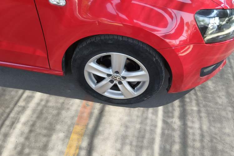 Used Volkswagen Polo 2011 1.4L Manual ZhiShang Edition Right Front Wheel Hub