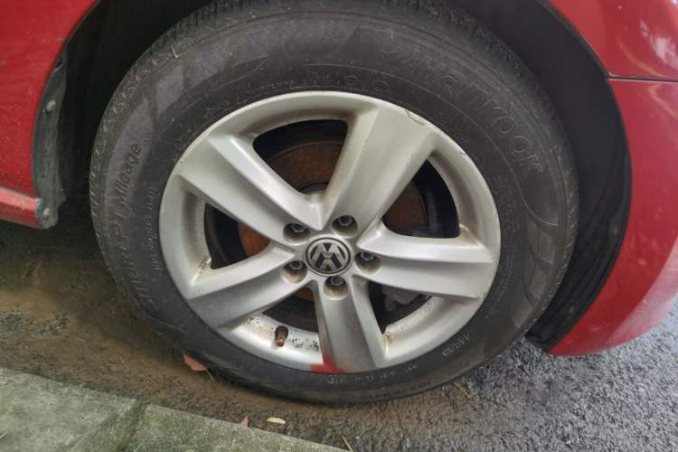 Used Volkswagen Polo 2011 1.6L Automatic ZhiShang Version Right Front Wheel Hub