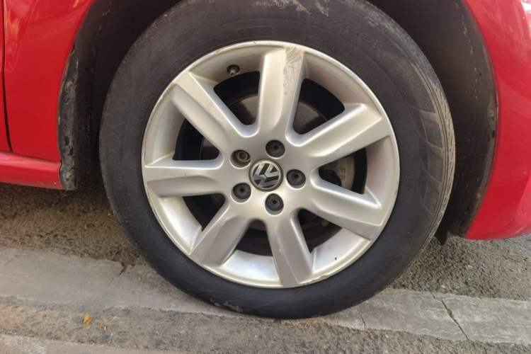 Used Volkswagen Polo 2011 1.4L Automatic ZhiCool Edition Right Front Wheel Hub