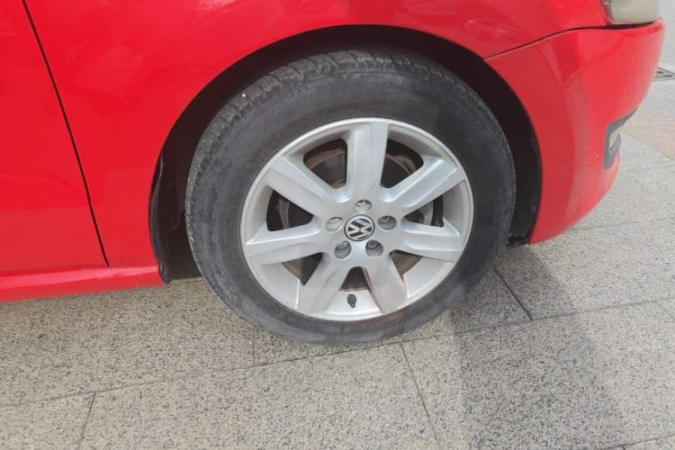 Used Volkswagen Polo 2011 1.4L Manual ZhiShang Edition Right Front Wheel Hub