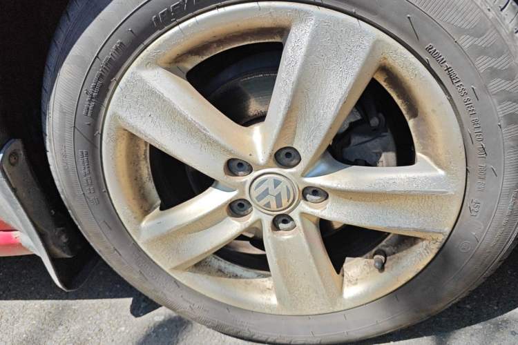 Used Volkswagen Polo 2011 1.6L Automatic ZhiShang Version Right Front Wheel Hub