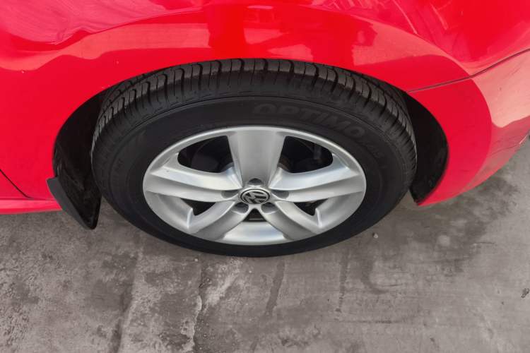 Used Volkswagen Polo 2011 1.6L Manual ZhiShang Edition Right Front Wheel Hub