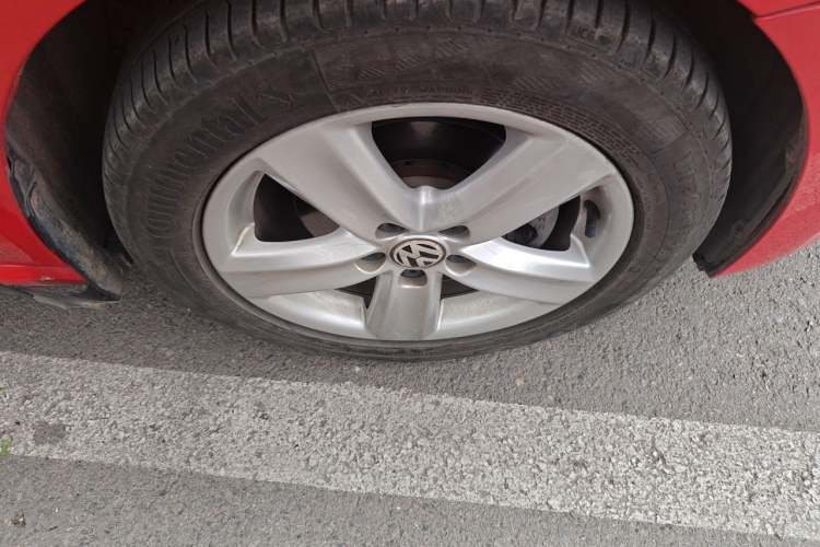 Used Volkswagen Polo 2011 1.4L Automatic ZhiShang Version Right Front Wheel Hub