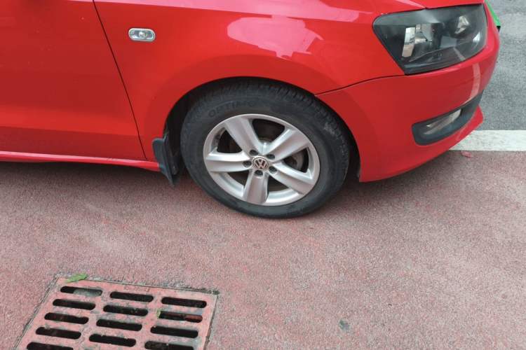 Used Volkswagen Polo 2011 1.6L Manual ZhiShang Edition Right Front Wheel Hub