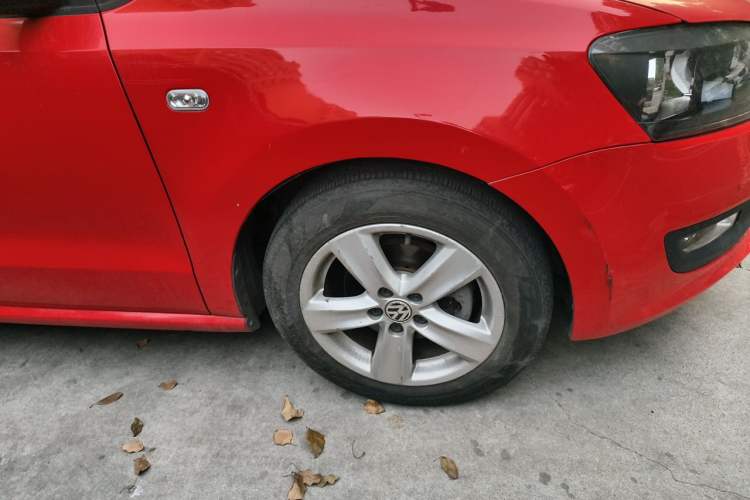 Used Volkswagen Polo 2011 1.6L Automatic ZhiShang Version Right Front Wheel Hub