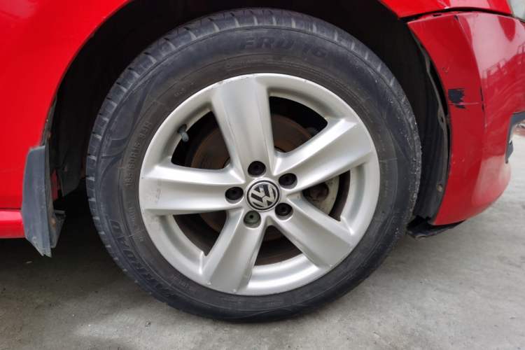 Used Volkswagen Polo 2011 1.4L Automatic ZhiShang Version Right Front Wheel Hub