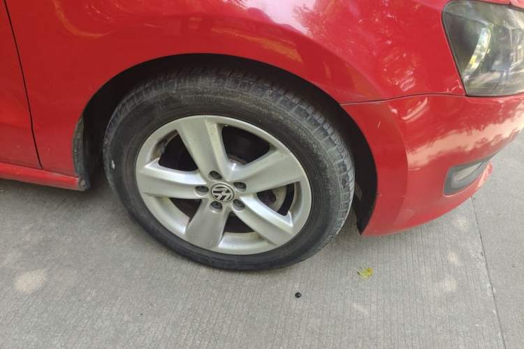 Used Volkswagen Polo 2011 1.6L Automatic ZhiShang Version Right Front Wheel Hub