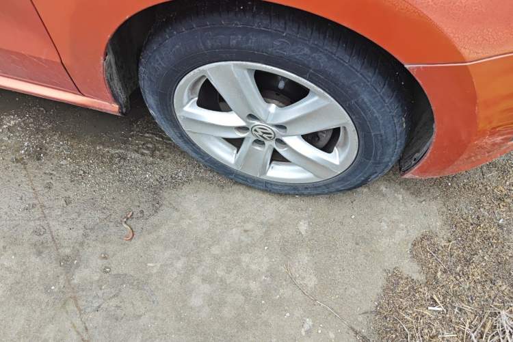 Used Volkswagen Polo 2011 1.4L Automatic ZhiShang Version Right Front Wheel Hub