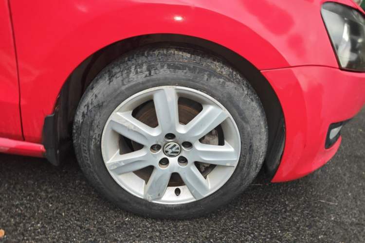 Used Volkswagen Polo 2011 1.4L Automatic ZhiCool Edition Right Front Wheel Hub