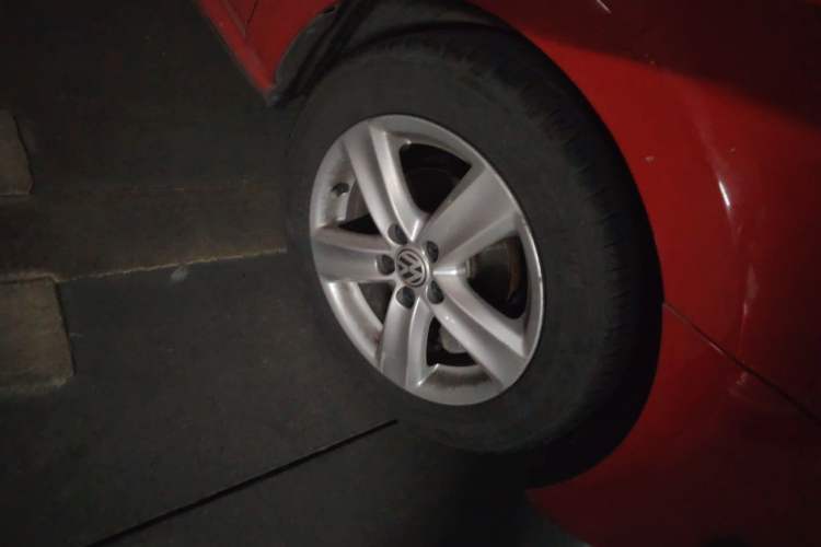 Used Volkswagen Polo 2011 1.6L Automatic ZhiShang Version Right Front Wheel Hub
