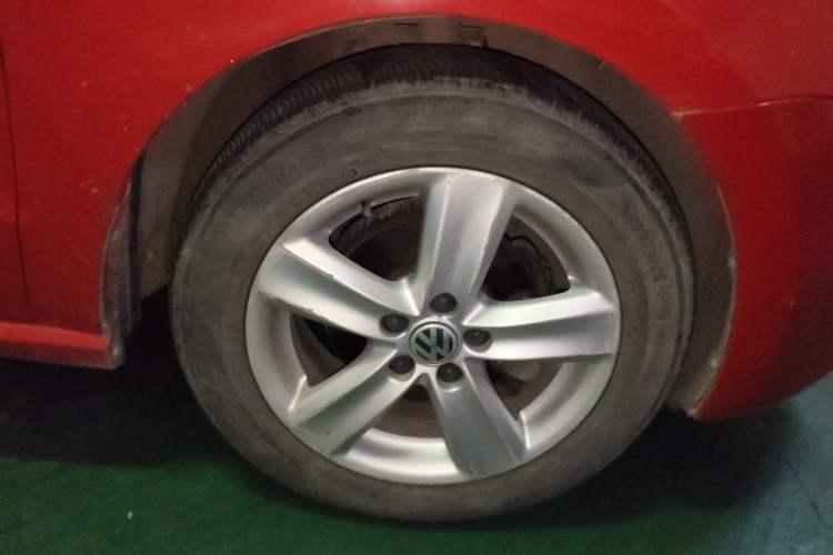 Used Volkswagen Polo 2011 1.6L Automatic ZhiShang Version Right Front Wheel Hub