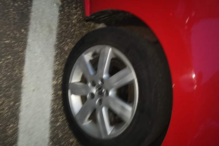 Used Volkswagen Polo 2011 1.6L Automatic ZhiKu Edition Right Front Wheel Hub