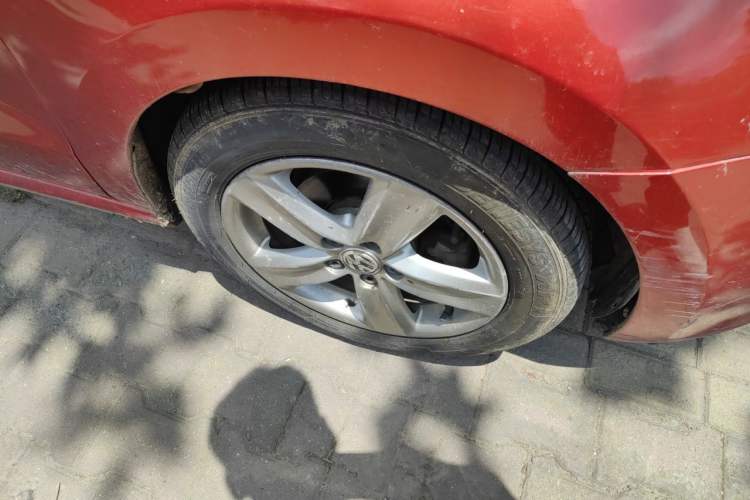 Used Volkswagen Polo 2011 1.6L Automatic ZhiShang Version Right Front Wheel Hub